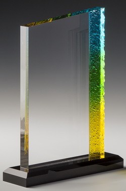 Acryl-Trophäe mit farbigem Strukturrand 18 mm Stärke 203 x 127 mm (33341)