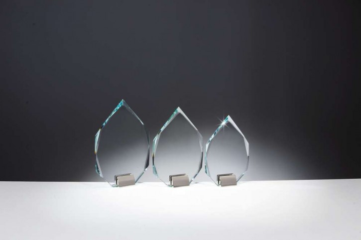 JADE-Glas mit Metallsockel