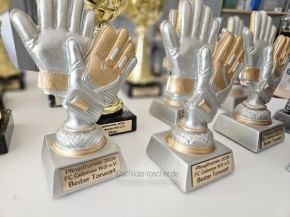 Torwart Handschuh mit Gravur – Fußball Torhüter Trophäe Resin 38703 - H. 140 mm