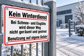 Hinweisschild - Kein Winterdienst Bei Schnee- und Eisglätte wird dieser Weg nicht geräumt und gestreut Benutzung auf eigene Gefahr!